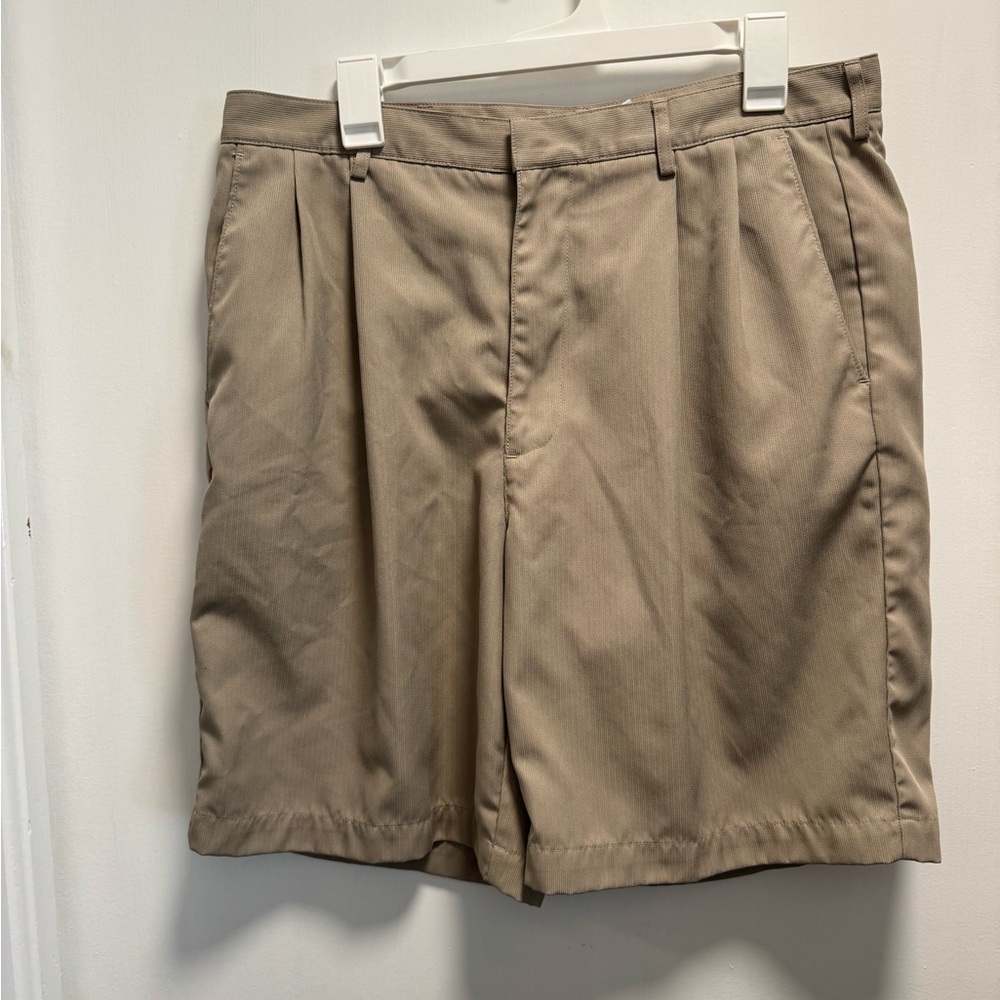 Gently Used Nike Golf Khaki Dri-Fit Men’s Shorts Size 34 M Pleated Front